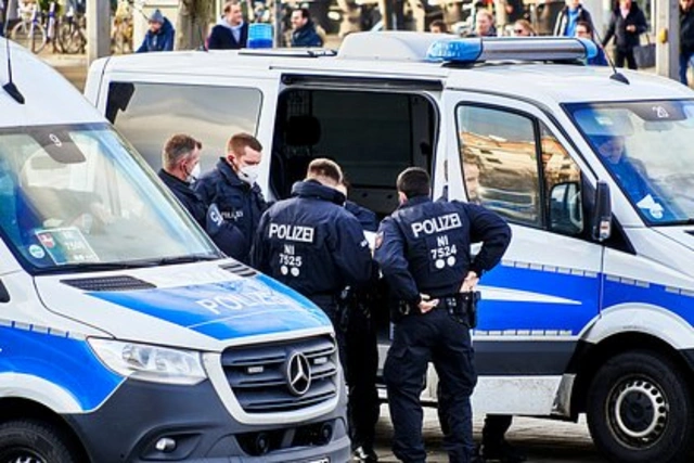 Более 150 полицейских пострадали на матче немецкой футбольной лиги